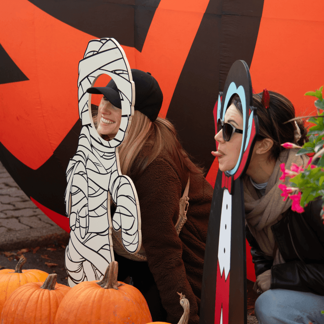 Themed Displays & Photo Opportunities image